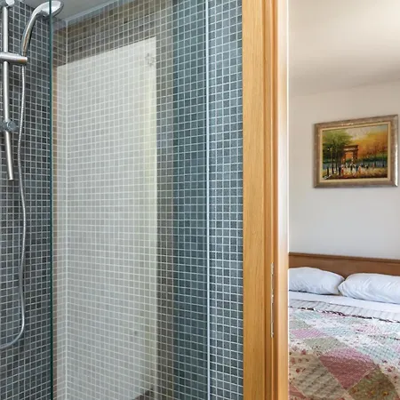 With Outdoor Swimming Pool 320 بيت للعطل
