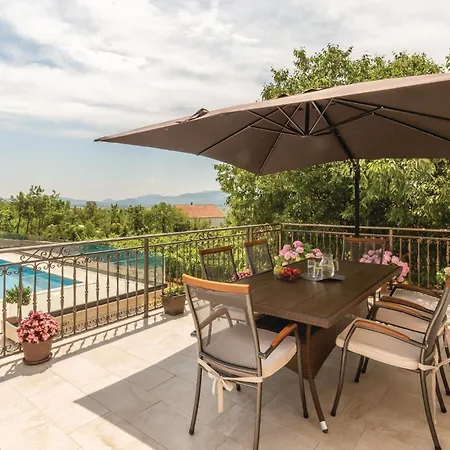 With Outdoor Swimming Pool 320 بيت للعطل إيموتسكي