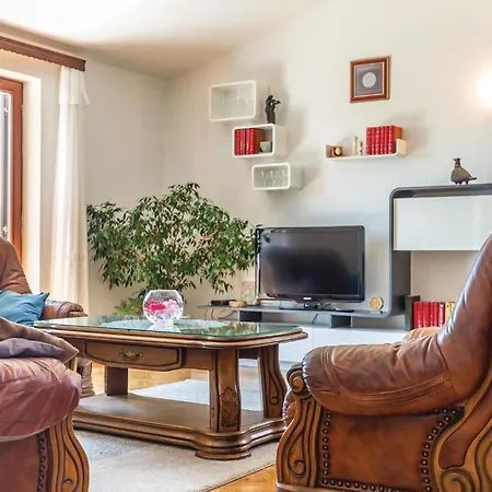 Holiday home Stunning In With Kitchen Imotski