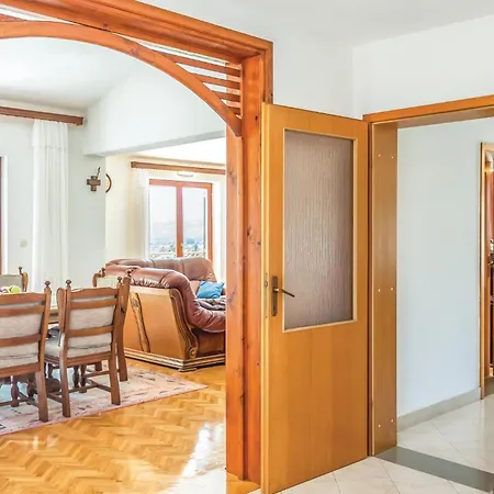 Stunning In With Kitchen Imotski