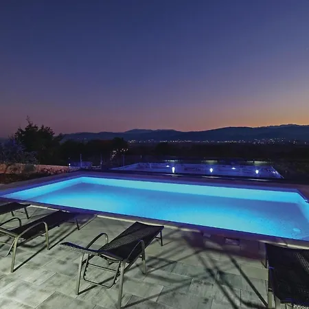 بيت للعطل With Outdoor Swimming Pool 320 *